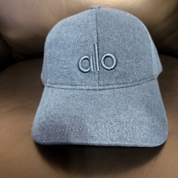 ALO YOGA DENIM BASEBALL CAP HAT UNISEX ONE SIZE ADJUSTABLE NEW - Picture 2 of 4